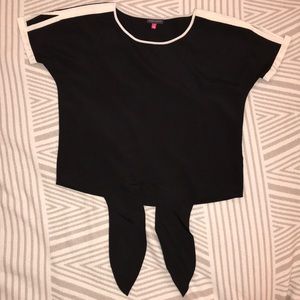 ⭐️Vince Camuto small top